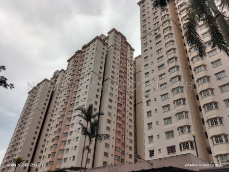 Apartment For Auction at Mawar Apartment