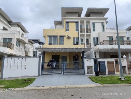 Semi D For Auction at Regency Parc