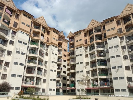 Apartment For Auction at Ixora Apartment