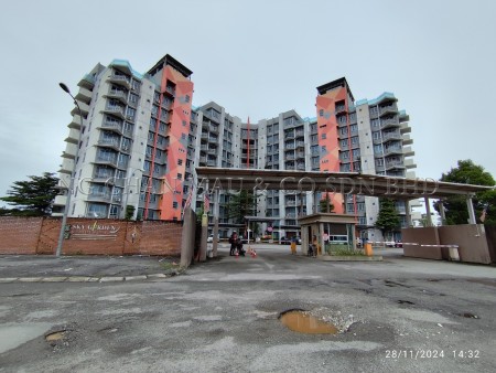 Apartment For Auction at Sky Garden Residences