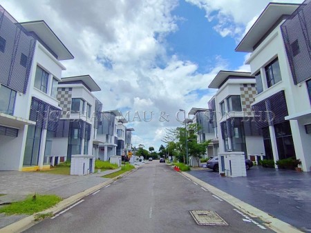 Bungalow House For Auction at Residence 33