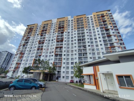 Apartment For Auction at D'Cassia Apartment