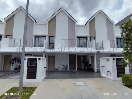 Terrace House For Auction at Casa Bayu Apartment