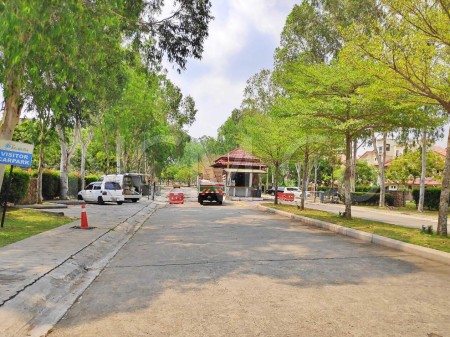 Terrace House for Auction