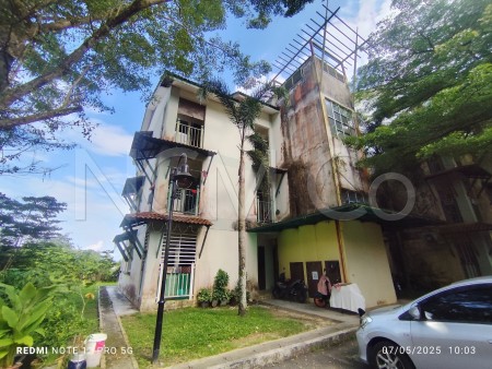 Apartment For Auction at Fairway Heights