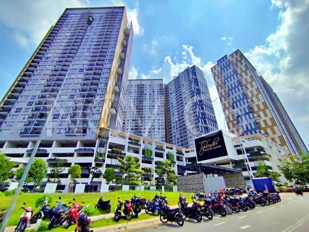 Condo For Auction at Platinum Splendor
