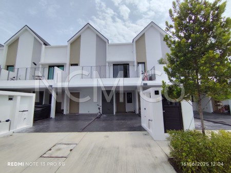 Terrace House For Auction at Casa Bayu Apartment