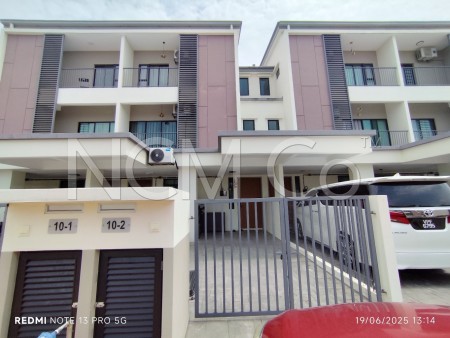 Terrace House For Auction at Elegan