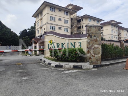 Apartment For Auction at Larkin Residence