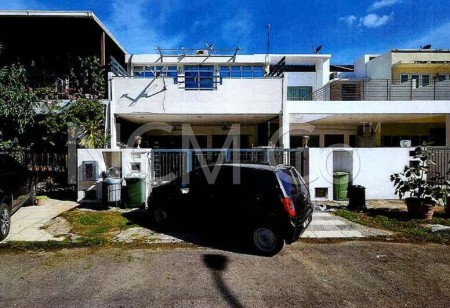 Terrace House For Auction at Golden Hill Garden