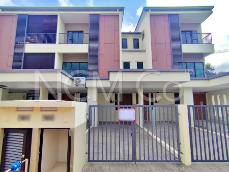 Terrace House For Auction at Elegan