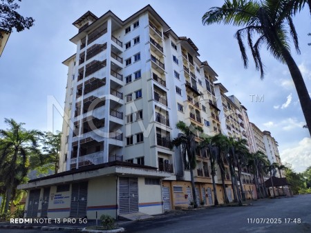Apartment For Auction at Bukit Merah Laketown