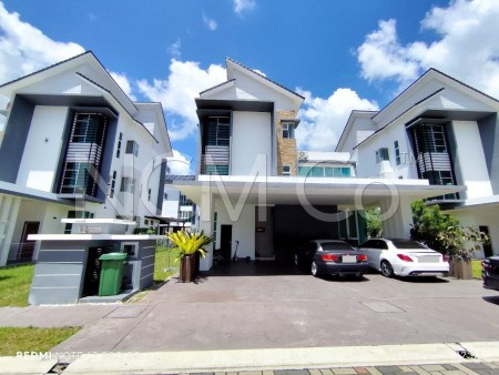 Bungalow House For Auction at Crescent Dew