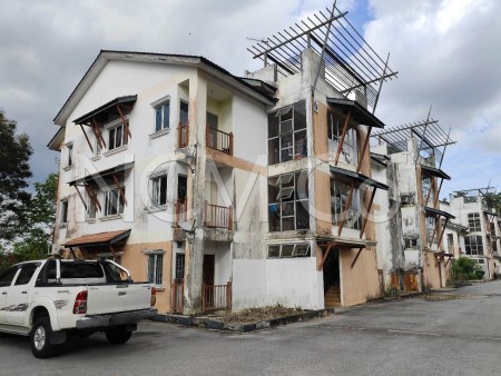 Apartment For Auction at Lakefront Villa Bukit Merah