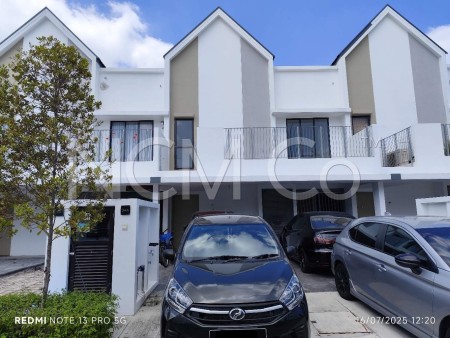 Terrace House For Auction at Casa Bayu Apartment
