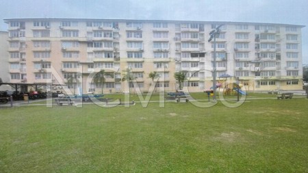 Apartment For Auction at Taman Topaz
