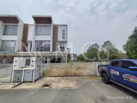 Townhouse For Auction at Taman Tasik Prima
