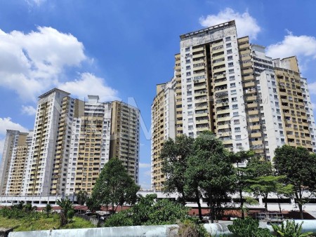 Condo For Auction at Magna Ville