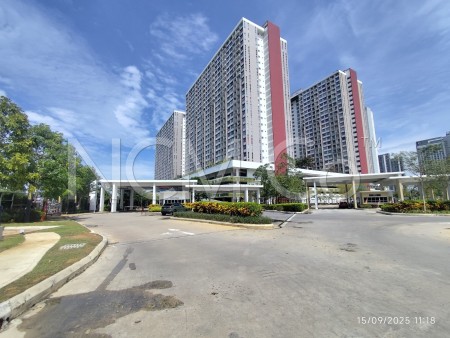 Apartment For Auction at Lakefront Homes
