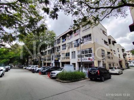 Shop For Auction at Plaza Suria