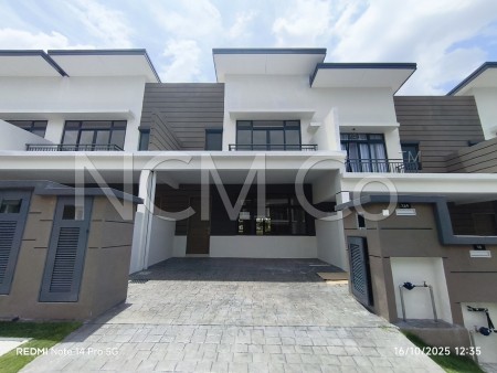 Terrace House For Auction at Diamond Residence