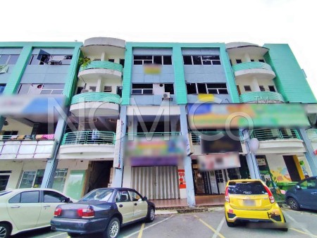 Shop For Auction at Bandar Country Homes