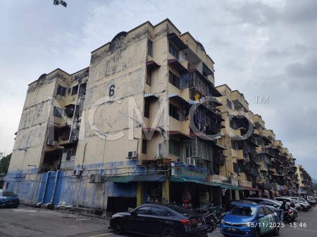 Apartment For Auction at Pandan Court