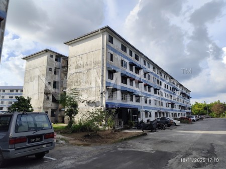Apartment For Auction at Pangsapuri Sri Anggerik 3