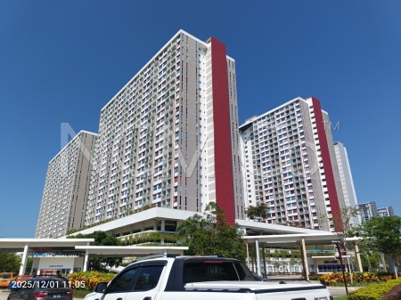 Serviced Residence For Auction at Lakefront Homes