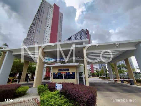 Apartment For Auction at Lakefront Residence