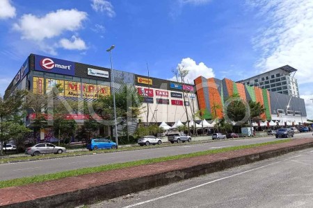 Retail Space For Auction at The Summer