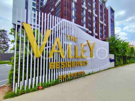 Apartment For Auction at The Valley Residence