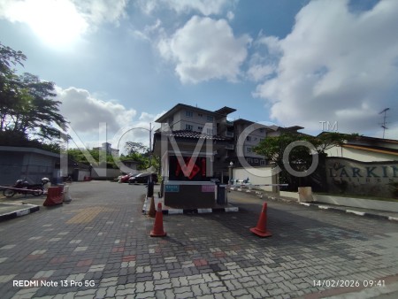 Apartment For Auction at Larkin Residence