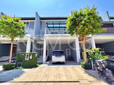 Terrace House For Auction at The Glades