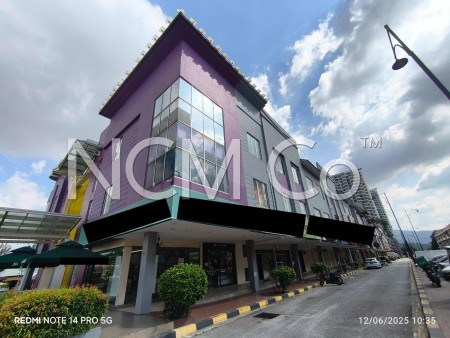 Apartment For Auction at Seasons Square