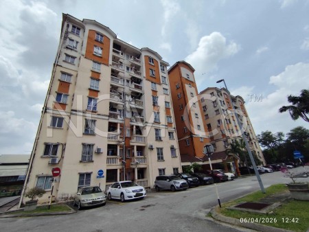 Apartment For Auction at Danaumas Apartment