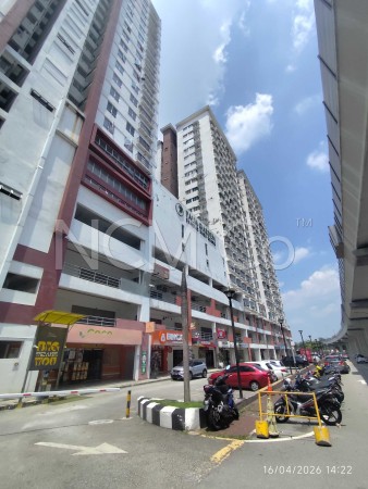 Apartment For Auction at Palm Garden Apartment