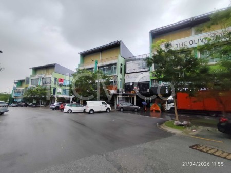 Shop Office For Auction at D'Vida