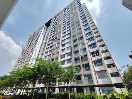 Apartment For Auction at Lakefront Homes