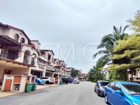 Terrace House For Auction at Diamond Residence