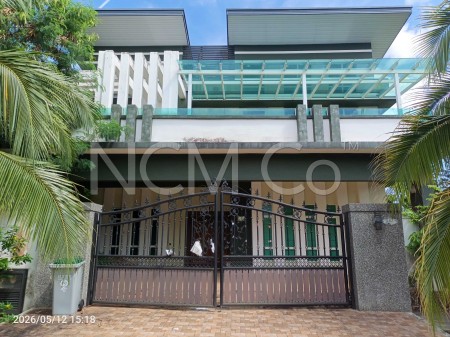 Bungalow House For Auction at Park Avenue