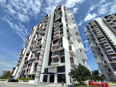 Condo For Auction at The Parque Residences