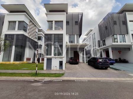 Bungalow House For Auction at Residence 33