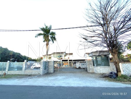Terrace House For Auction at Taman Chateau