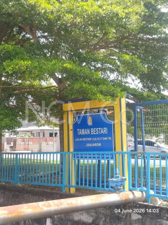 Semi D for Auction