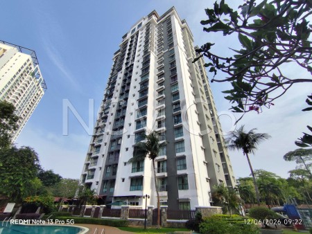 Apartment For Auction at Molek Pine 2