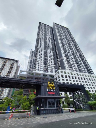 Serviced Residence For Auction at M Luna