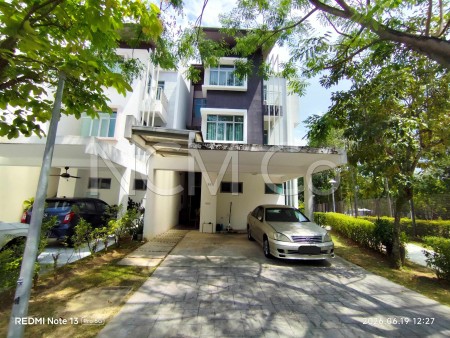 Terrace House For Auction at Schumann