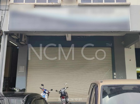 Shop For Auction at Dataran Otomobil