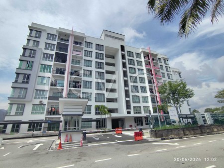 Apartment For Auction at Lake Villa Apartment